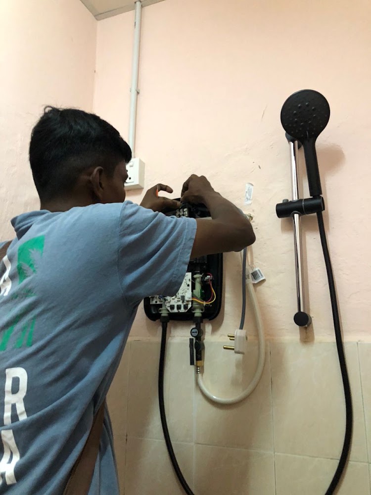 M.R Handyman House Renovation Plumbing Painting Roofing Services
